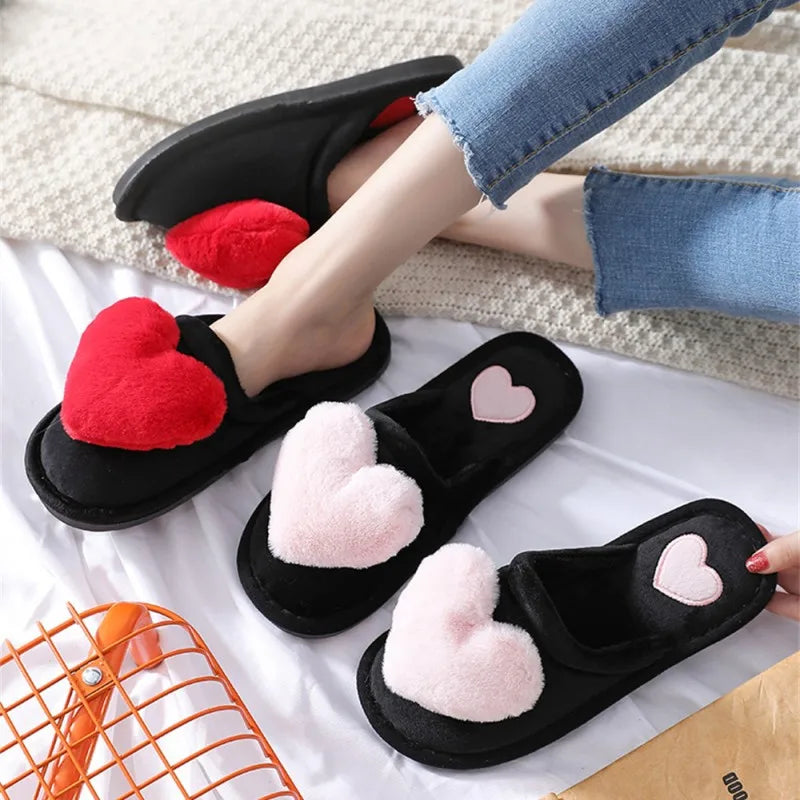 Chaussons d'hiver chauds et antidérapants en peluche pour femme avec motif cœur