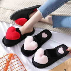 Chaussons d'hiver chauds et antidérapants en peluche pour femme avec motif cœur