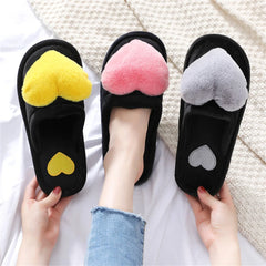 Chaussons d'hiver chauds et antidérapants en peluche pour femme avec motif cœur