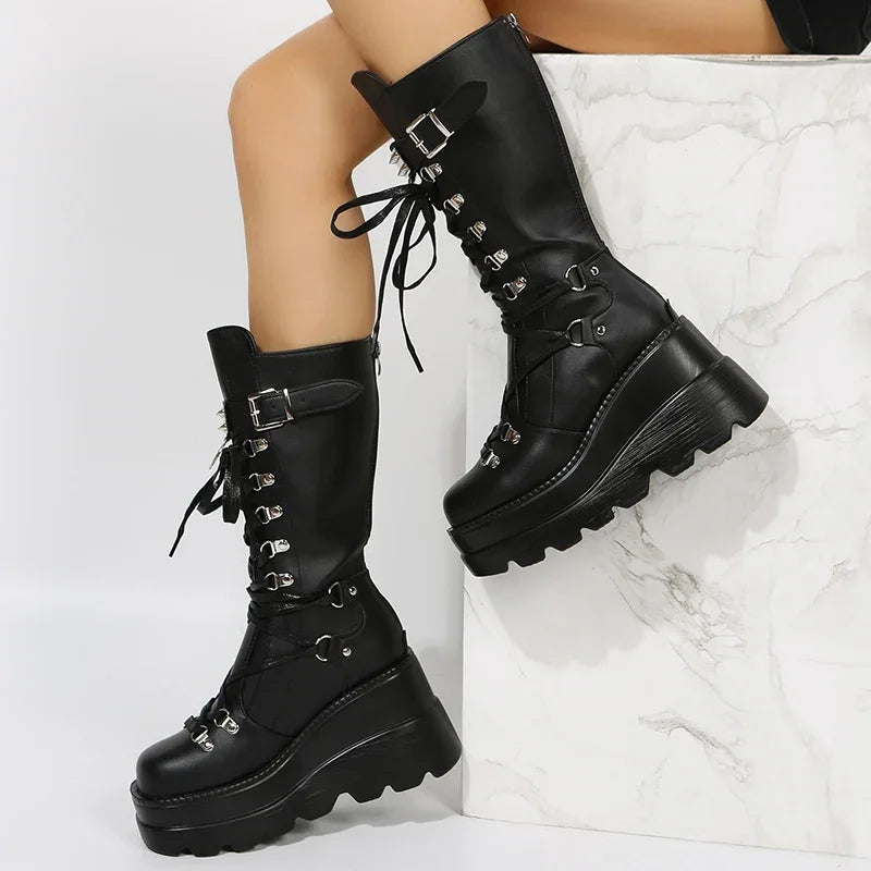 Bottes de combat gothiques noires à plateforme pour femmes avec rivets 