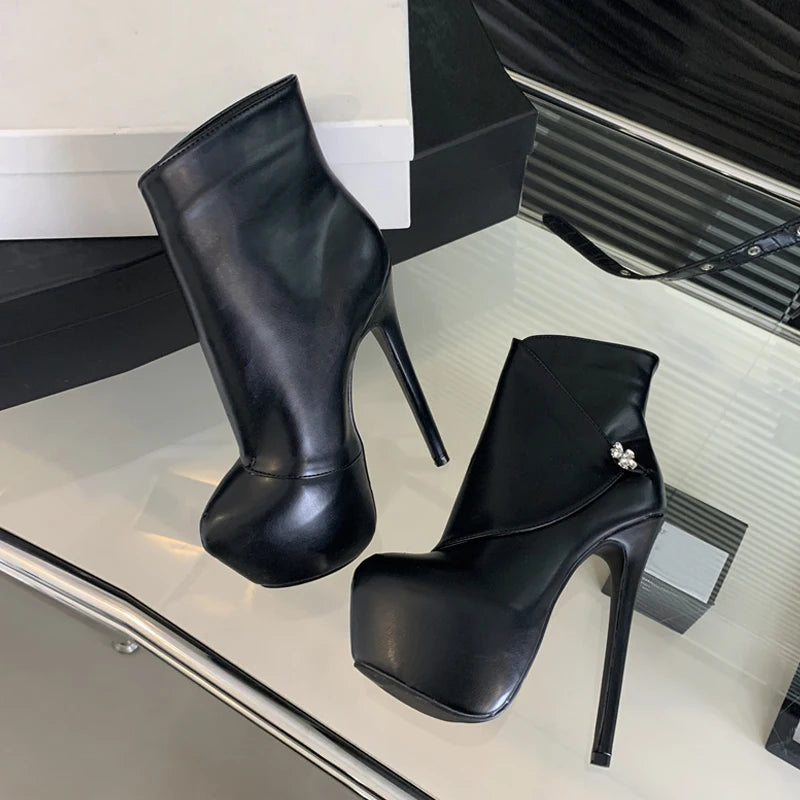 Bottines à plateforme noires à bout rond et talons hauts de 16 cm pour femmes 