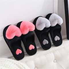 Chaussons d'hiver chauds et antidérapants en peluche pour femme avec motif cœur