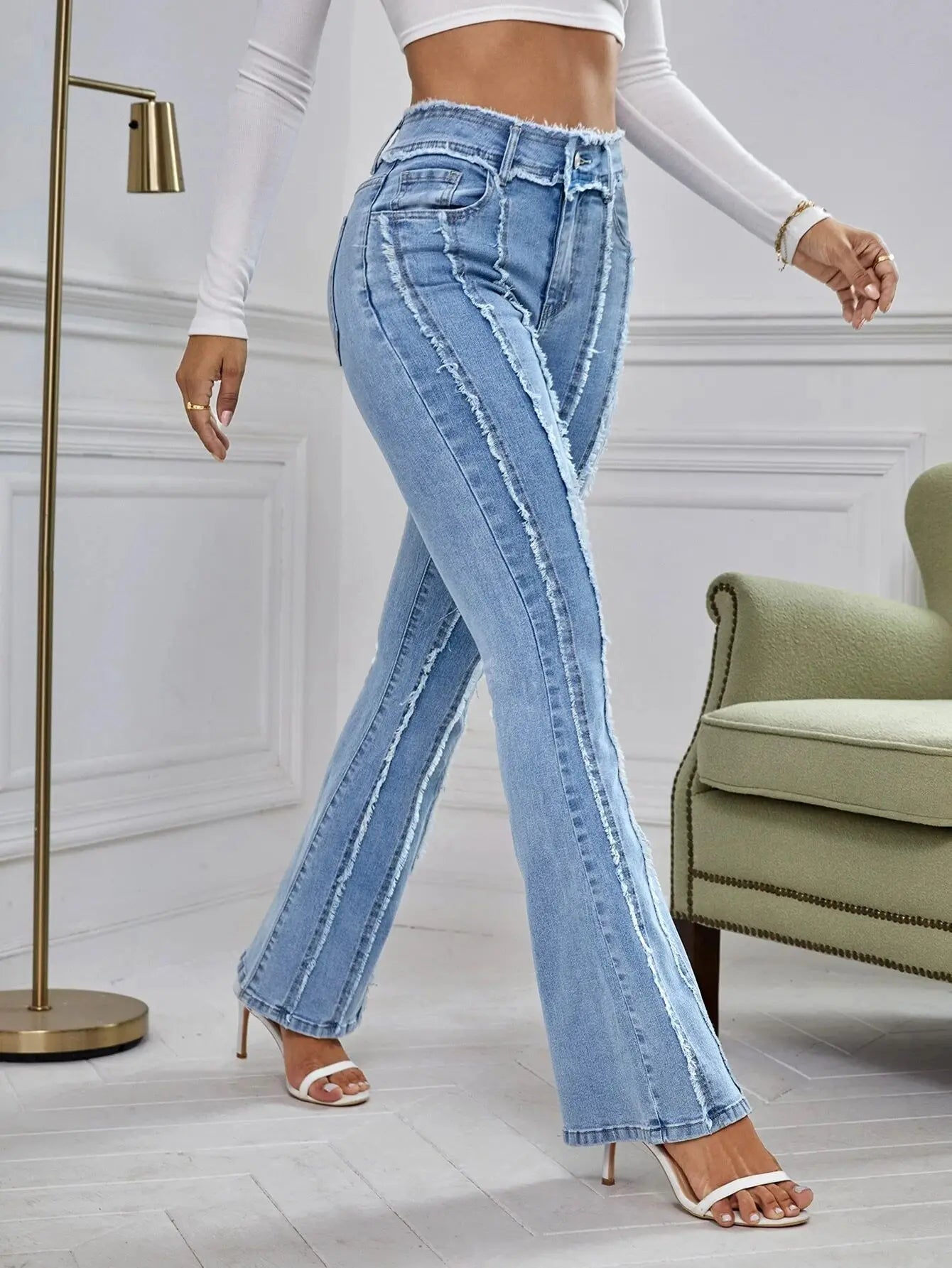 Jean évasé taille haute délavé vintage pour femme en denim bleu 