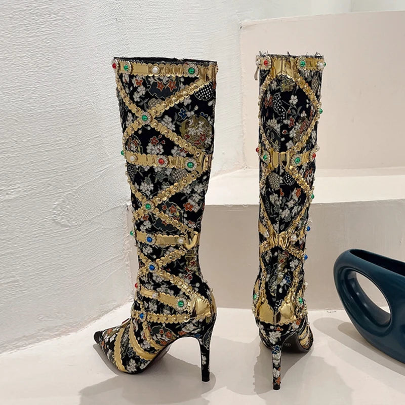 Bottes hautes pour femmes avec bout pointu et fermeture à glissière et pierres colorées 