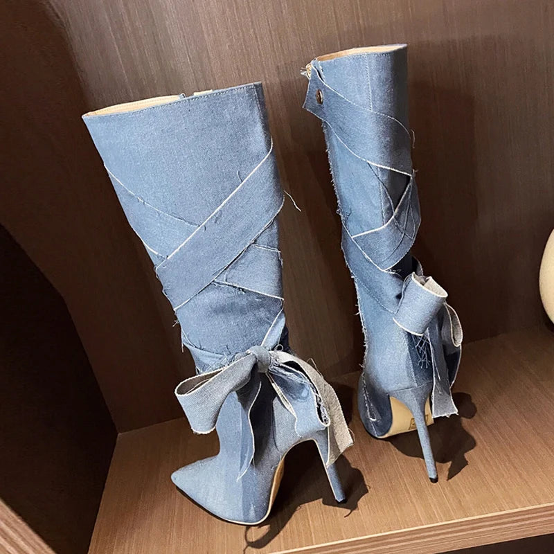 Bottes hautes en denim bleu pour femmes avec motif papillon 