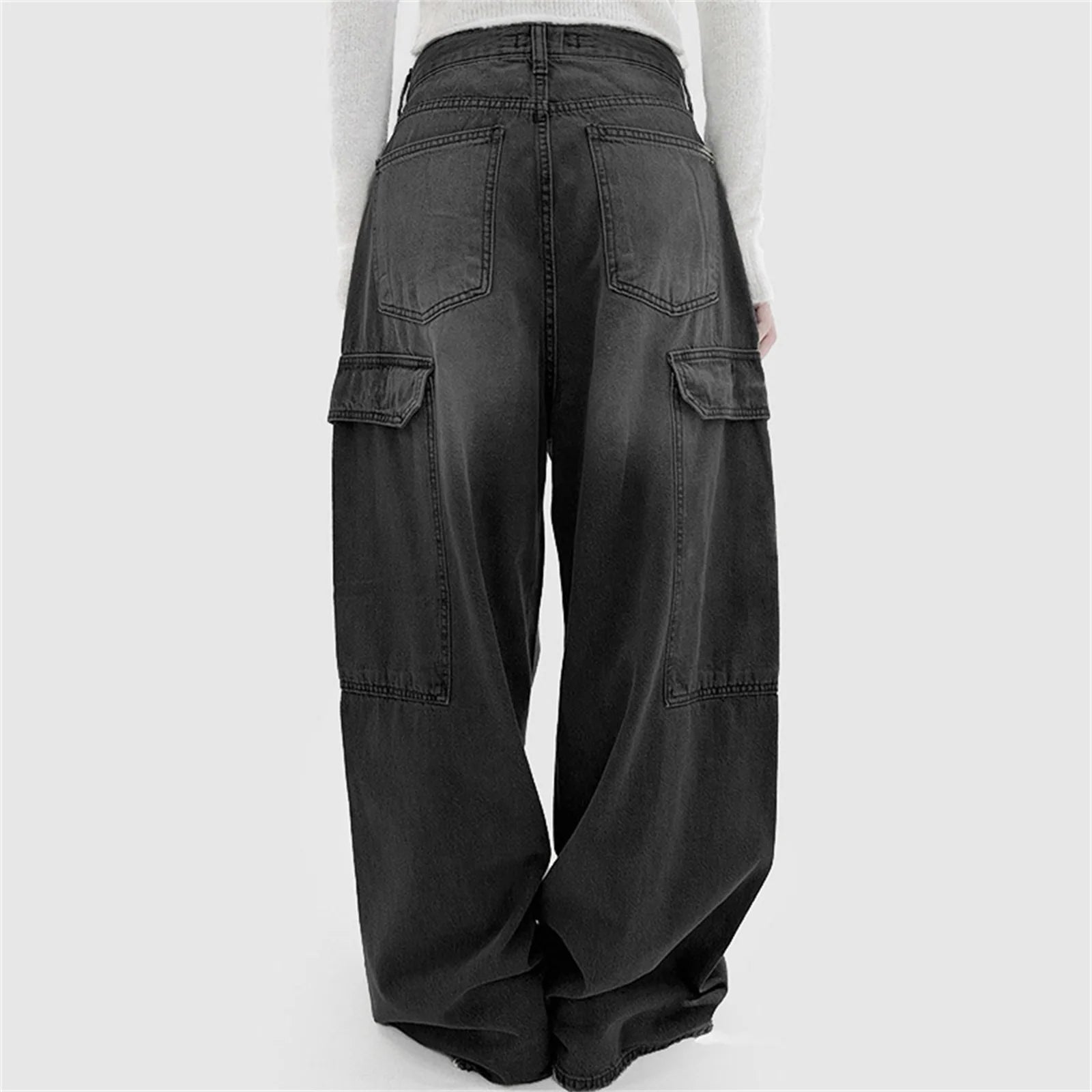 Jean baggy cargo noir pour femme avec plusieurs poches