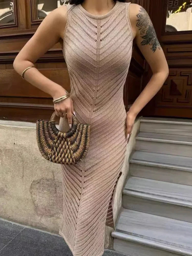 Robe longue en tricot ajouré à manches longues et taille haute