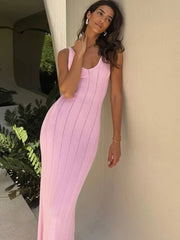 Backless Maxi Dress with V-Neck for a Stunning Look