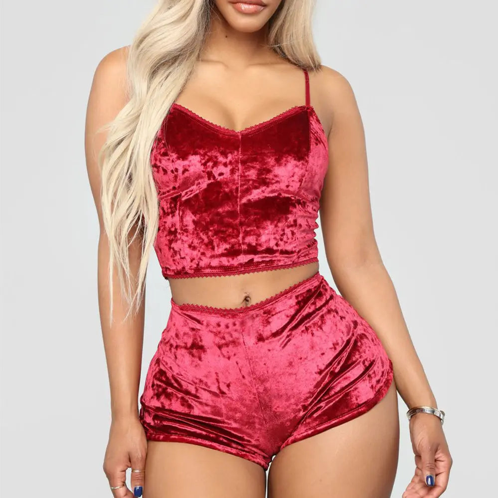 Ensemble pyjama à bretelles spaghetti en velours pour femmes chaudes avec short 