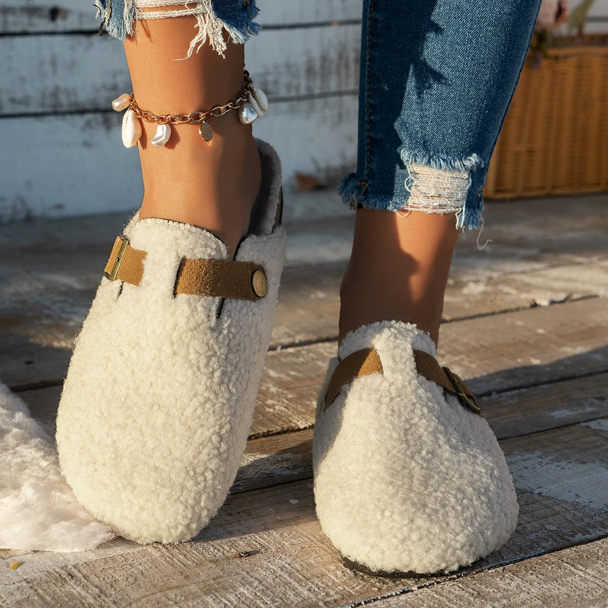 Mules en fourrure pelucheuse pour femmes avec boucle pour un confort intérieur