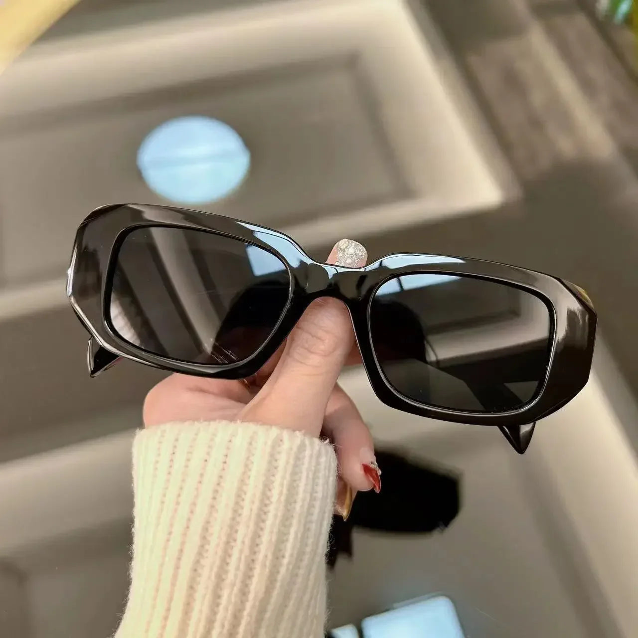 Fashion Black Square Sunglasses for Women - Retro Rectangle Style