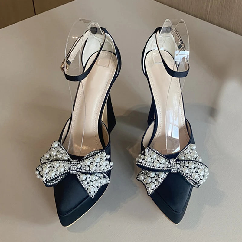 Sandales à talons hauts et plateformes pour femmes avec nœud en perles blanches 