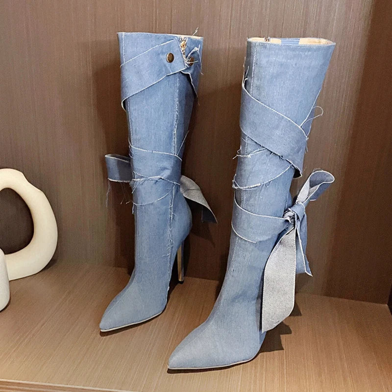 Bottes hautes en denim bleu pour femmes avec motif papillon 