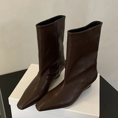 Bottines à talon compensé noires en cuir souple vintage à bout pointu pour femmes