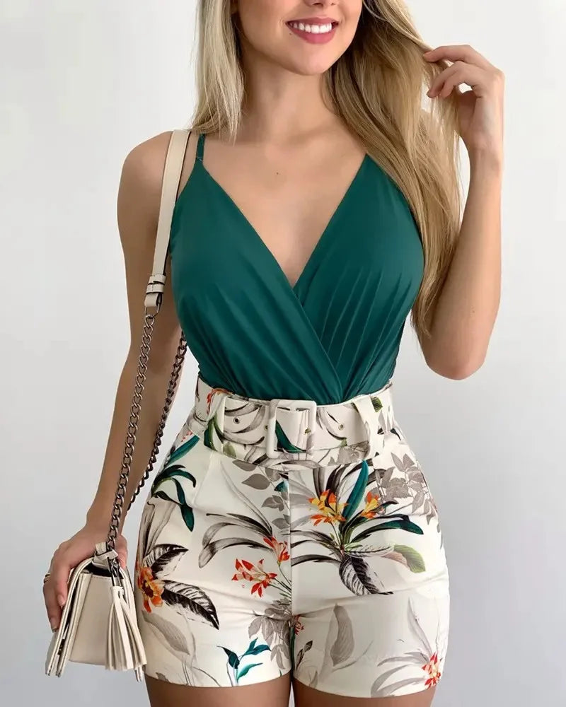 Ensemble d'été pour femme avec caraco et short à imprimé floral et col en V 