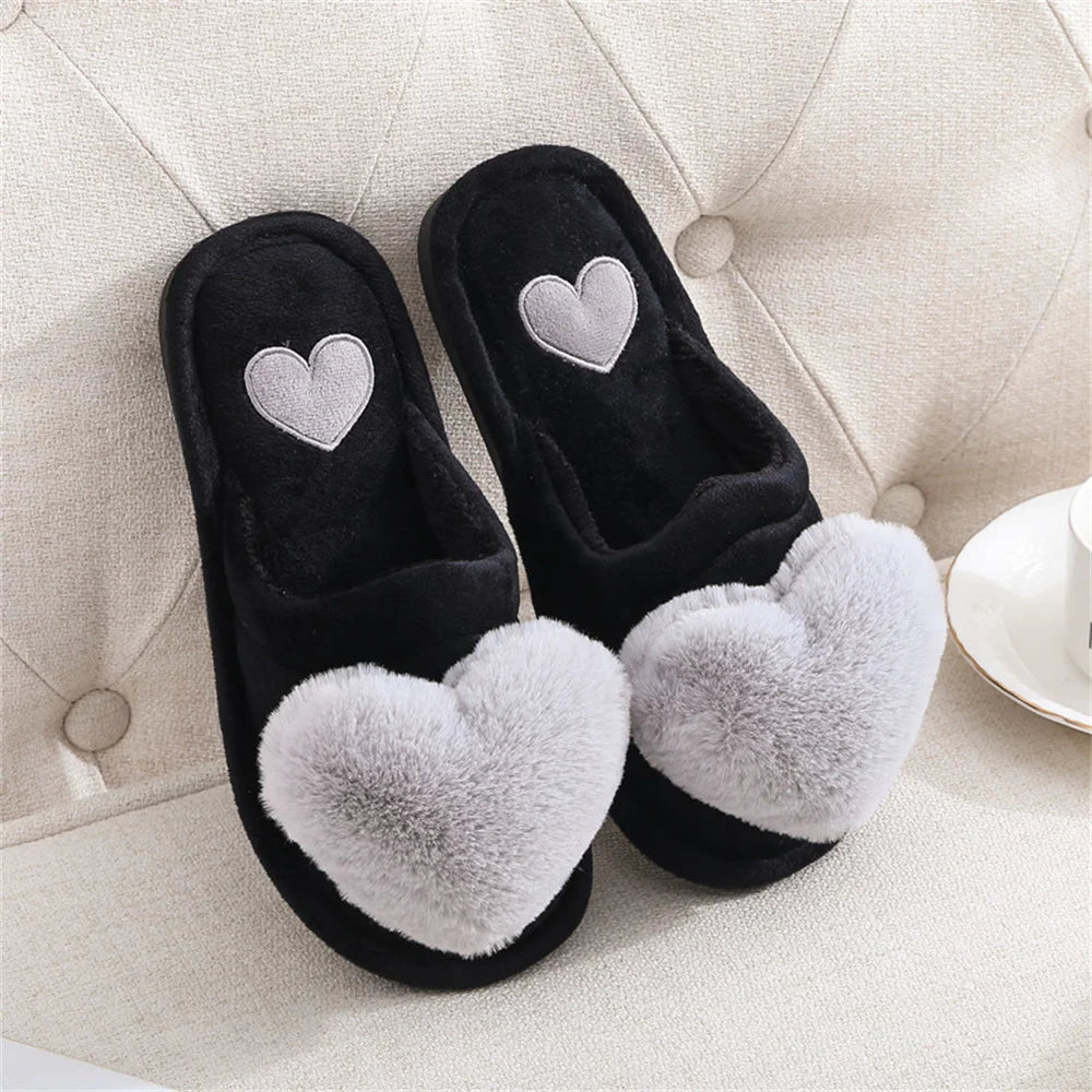 Chaussons d'hiver chauds et antidérapants en peluche pour femme avec motif cœur