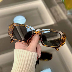 Fashion Black Square Sunglasses for Women - Retro Rectangle Style