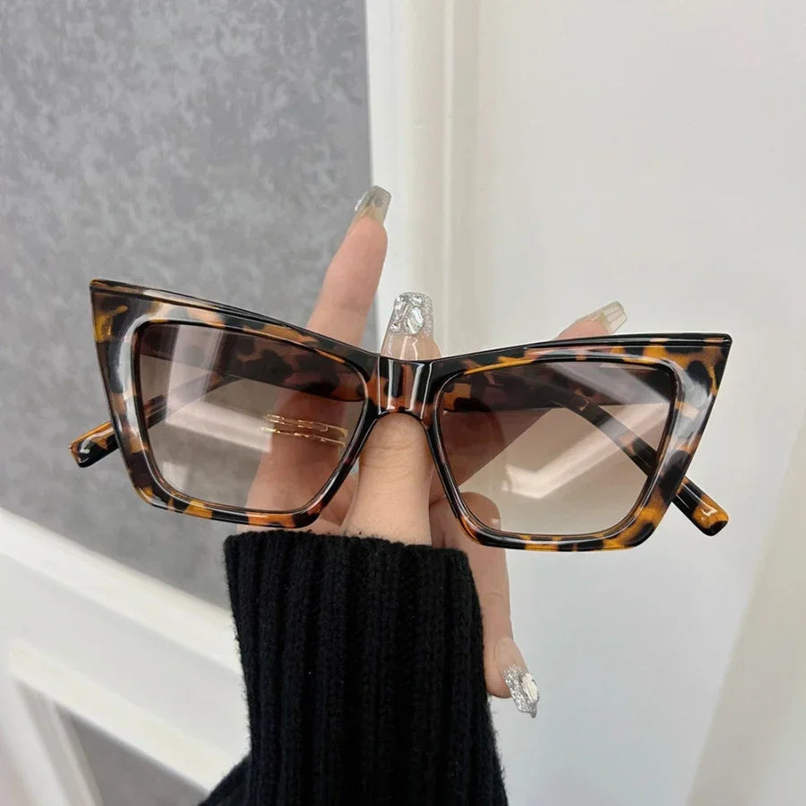 Fashion Retro Cat Eye Sunglasses for Women with Mirror Lenses