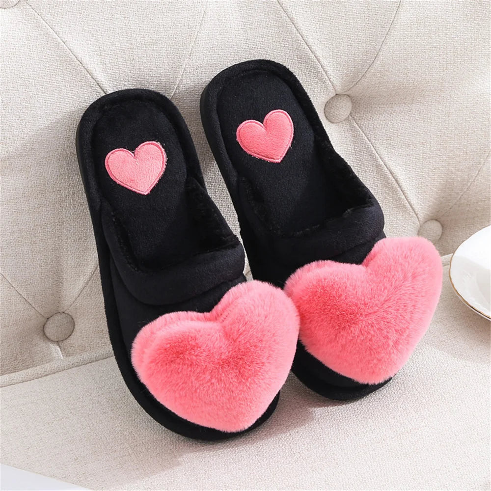 Chaussons d'hiver chauds et antidérapants en peluche pour femme avec motif cœur