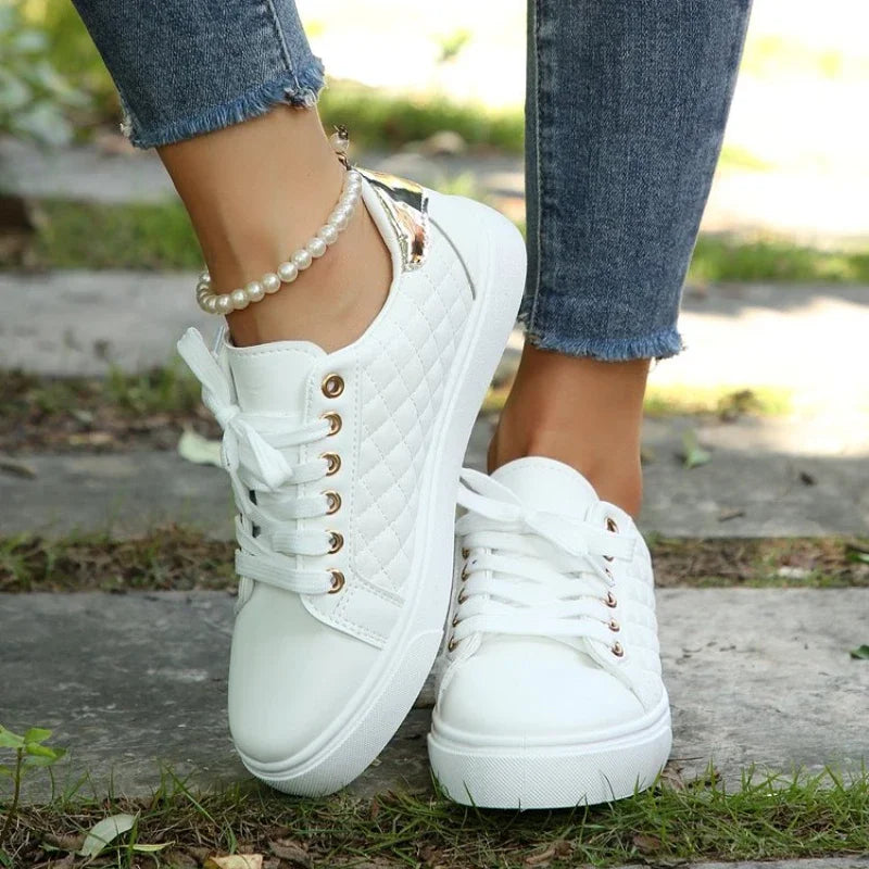 Baskets blanches à lacets en cuir PU pour femmes pour une tenue décontractée 