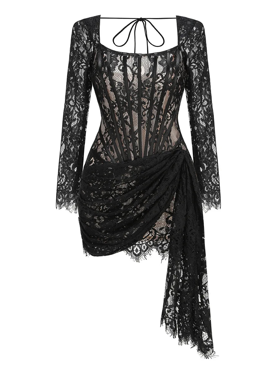 Robe en dentelle noire à manches longues et ourlet asymétrique