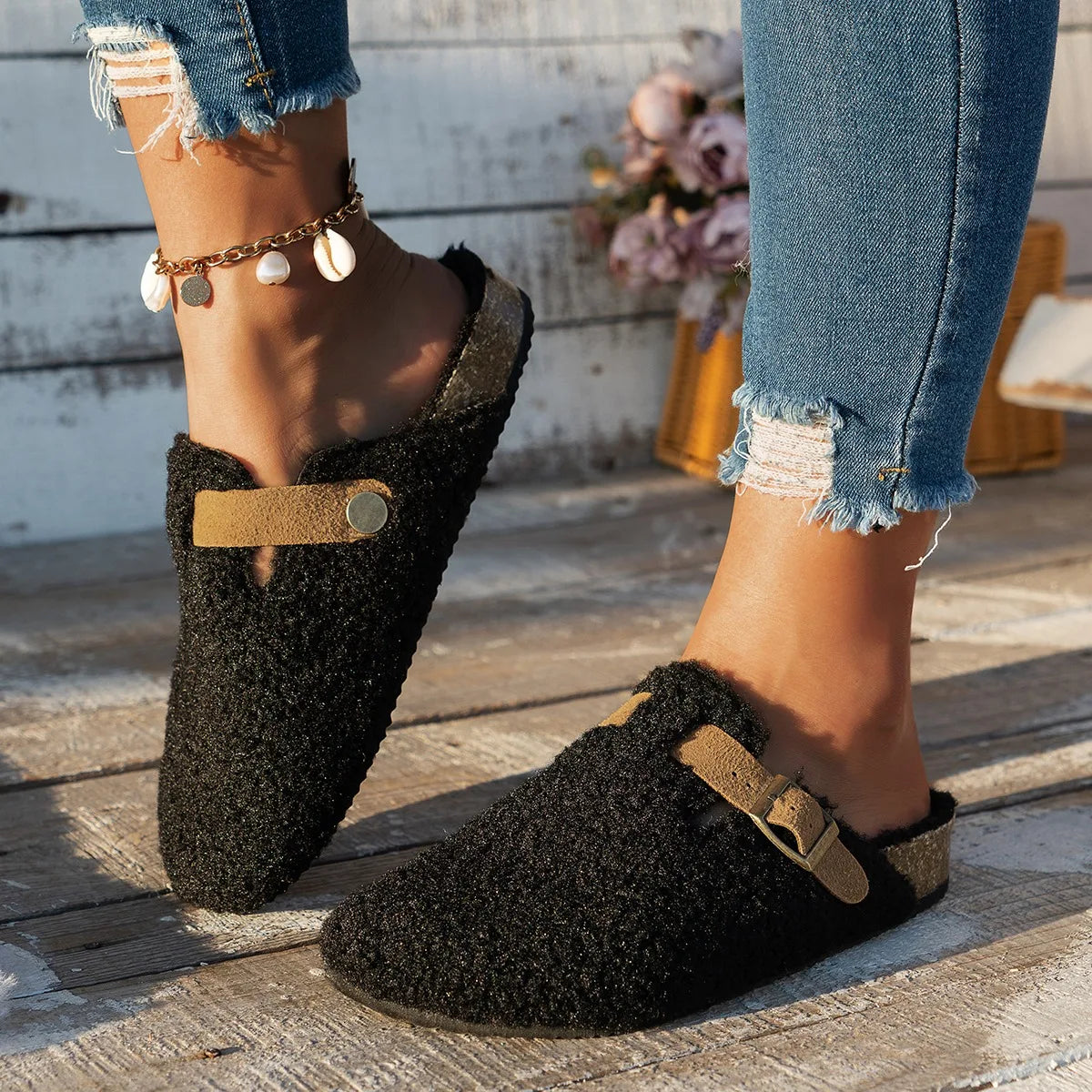 Mules en fourrure pelucheuse pour femmes avec boucle pour un confort intérieur