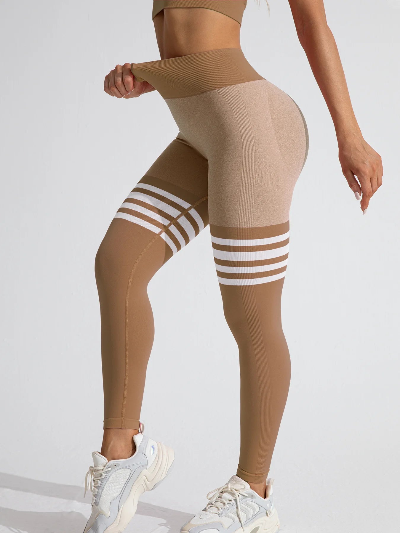 Legging de sport élastique pour femme avec dos en V et effet liftant les fesses pour le yoga 